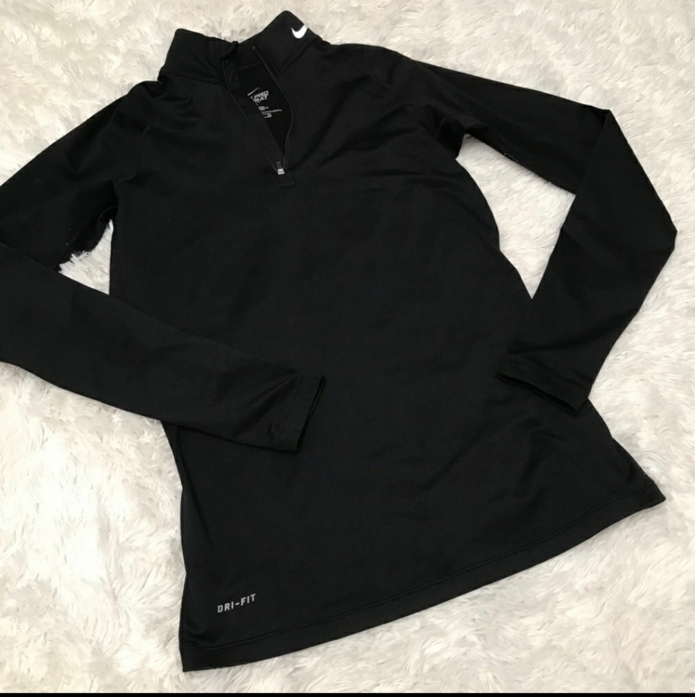 Small Nike dri fit- Reposhing